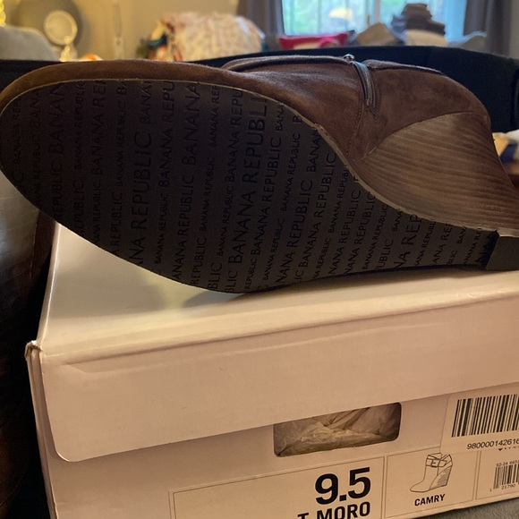 NIB Banana Republic Camry Suede Boots, Size 9.5, Brown - Picture 8 of 8